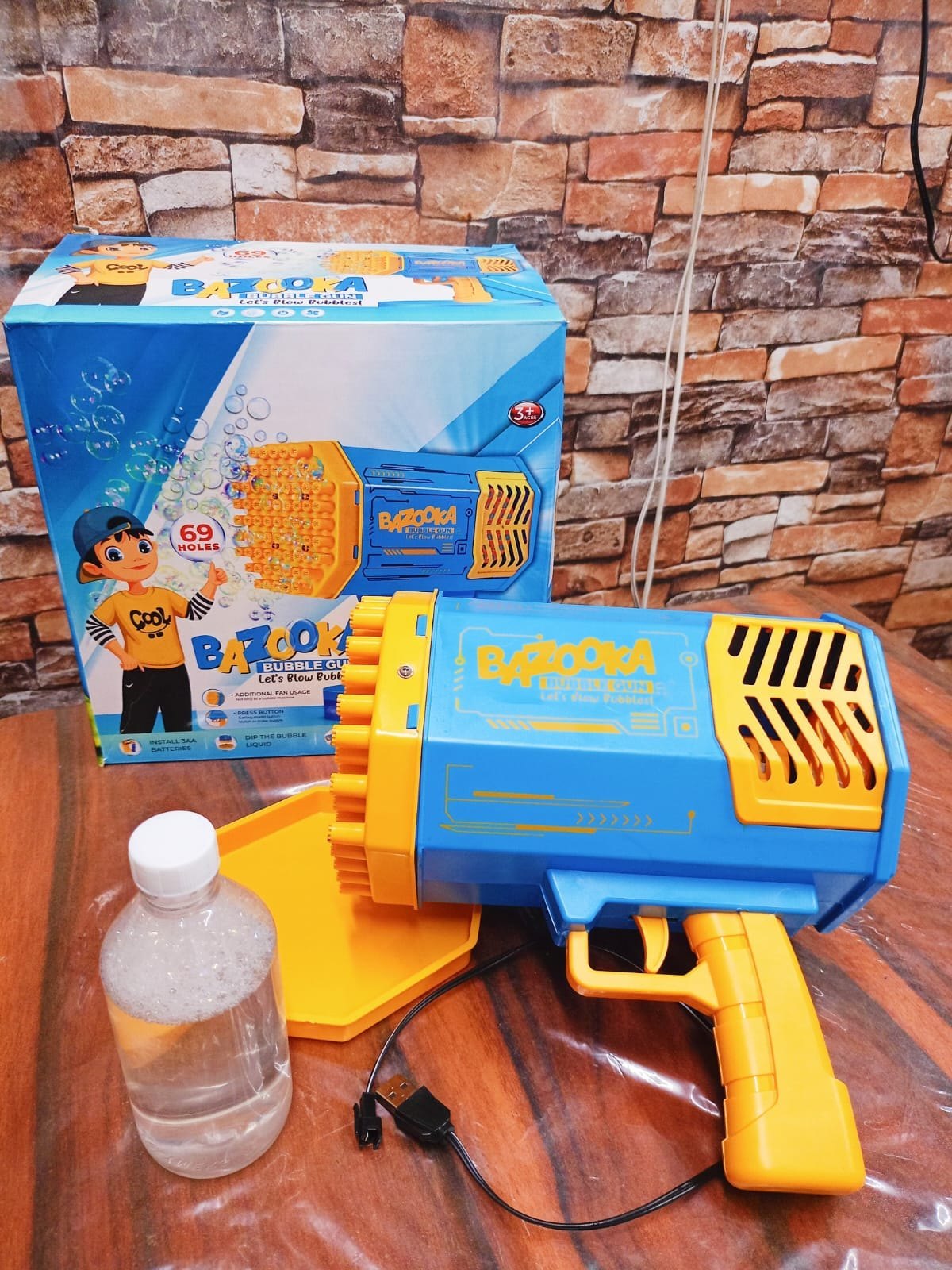 Multi color bazooka bubble gun